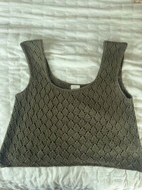 Sleeveless Knit Tank Top in Olive Green